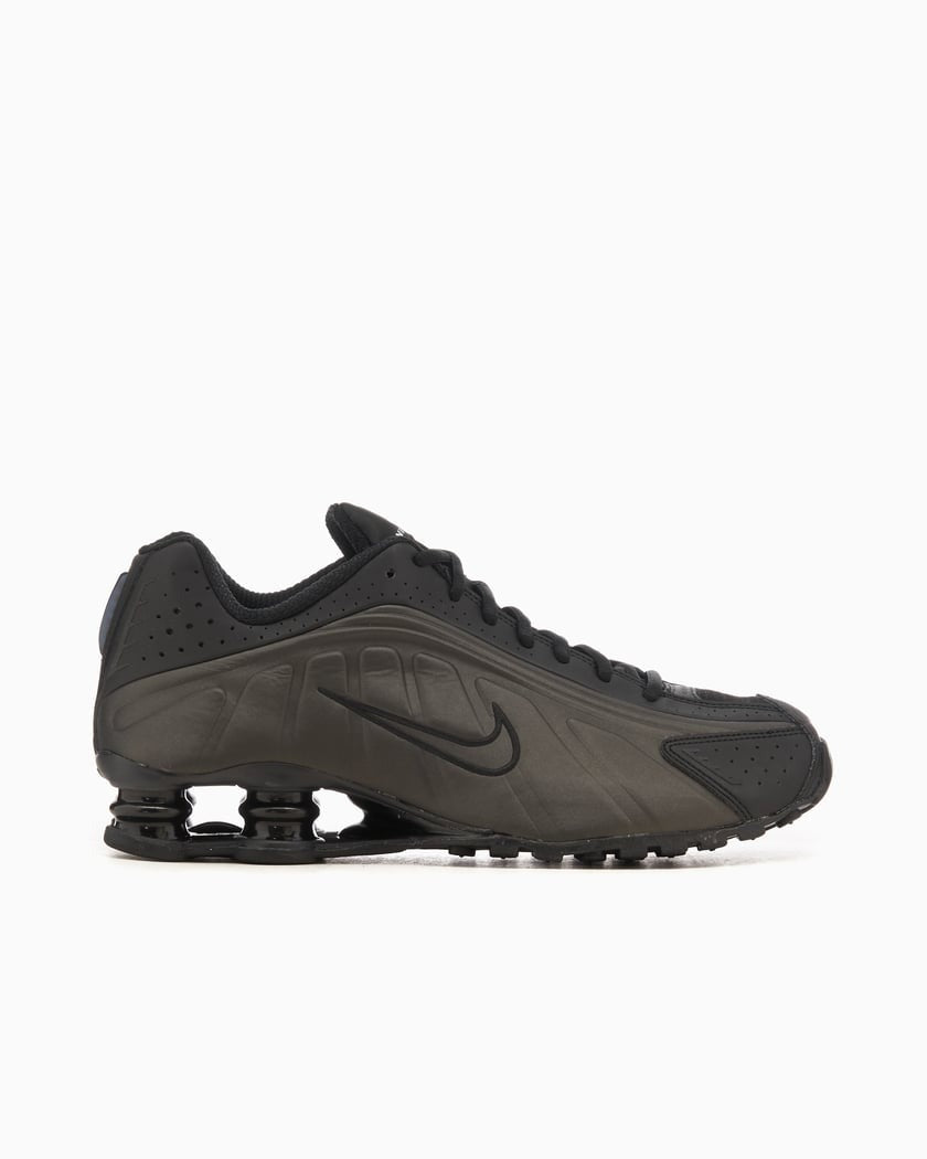 Shox R4 HQ1988 001 NIKE
