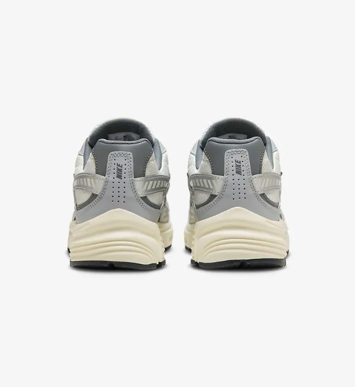 Initiator HQ1179 001 NIKE
