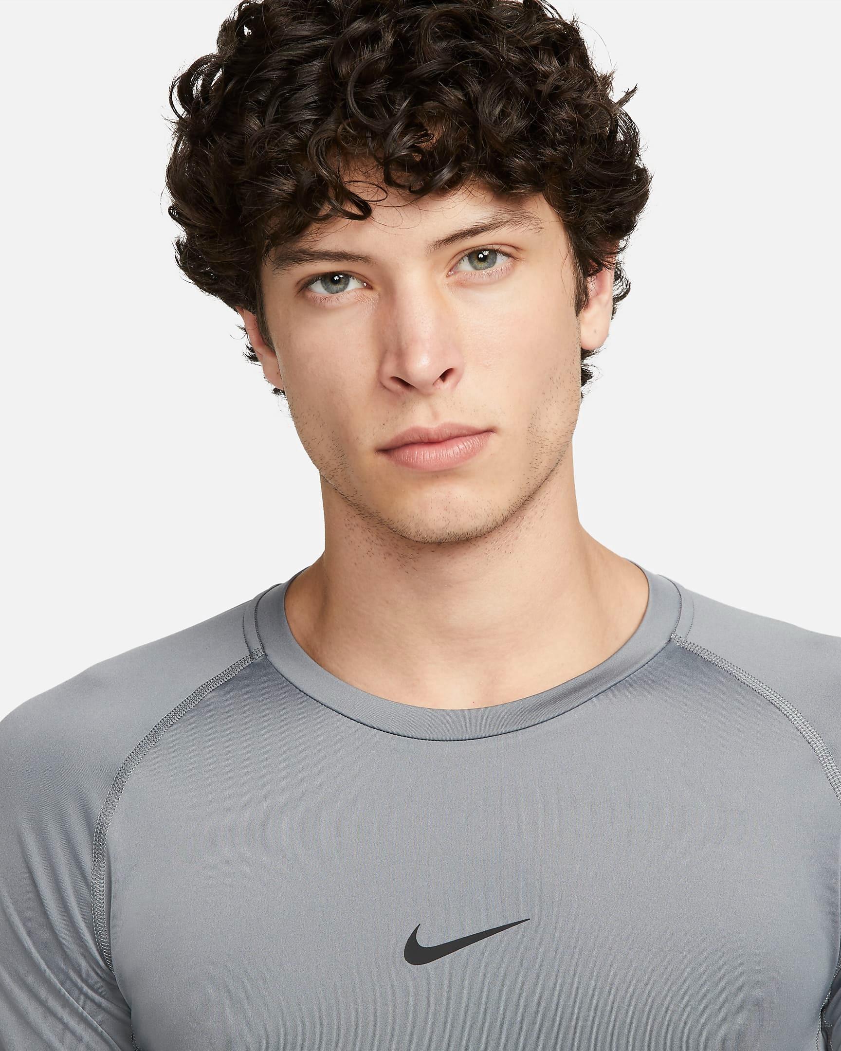 Maglia da fitness aderente a manica lunga FB7919 084 NIKE