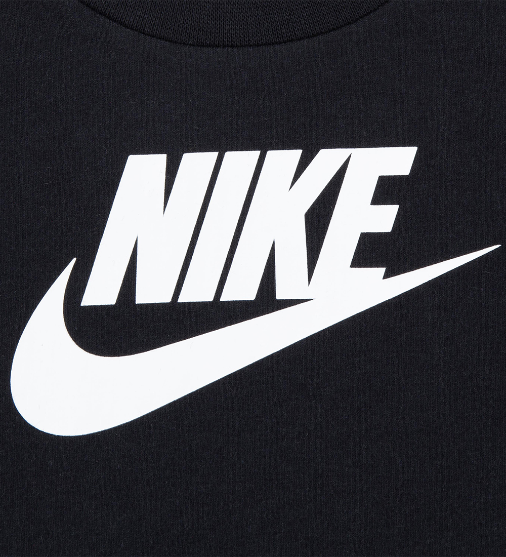 Futura Evergreen Tshirt 66J575 K25 NIKE