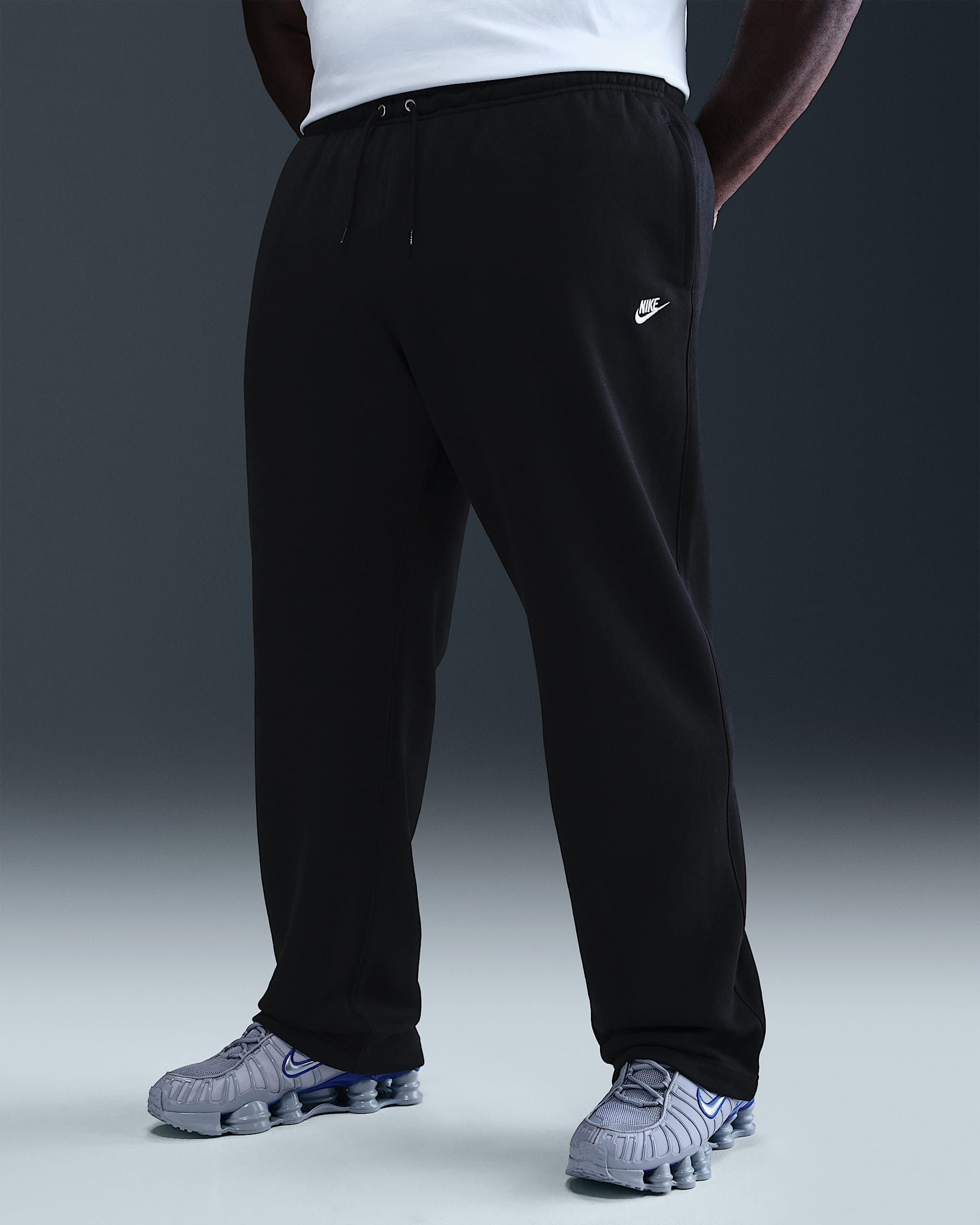 Club Pantaloni in fleece con orlo aperto FN3730 010 NIKE