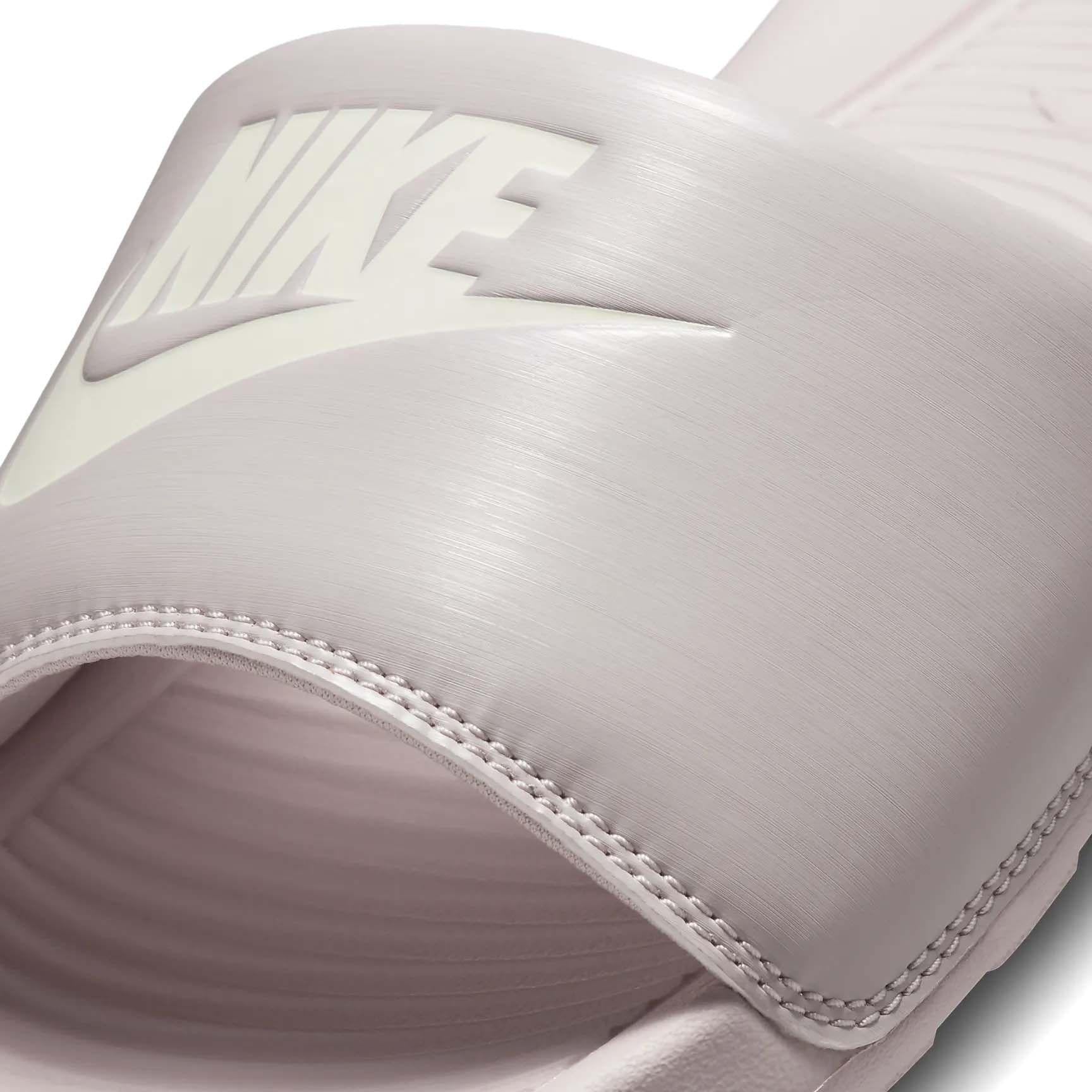 Victori One CN9677 008 NIKE