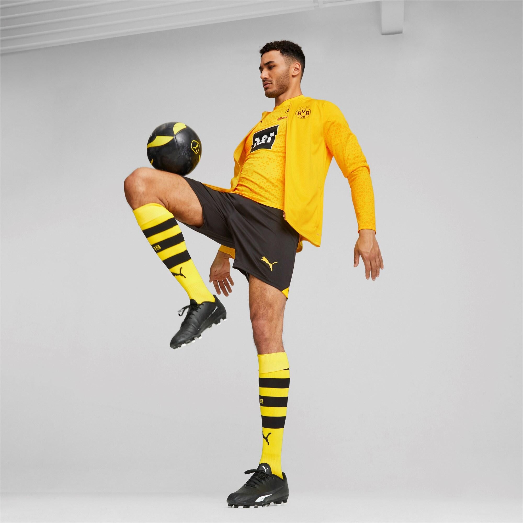 BVB Training Jacket 771830 01 PUMA