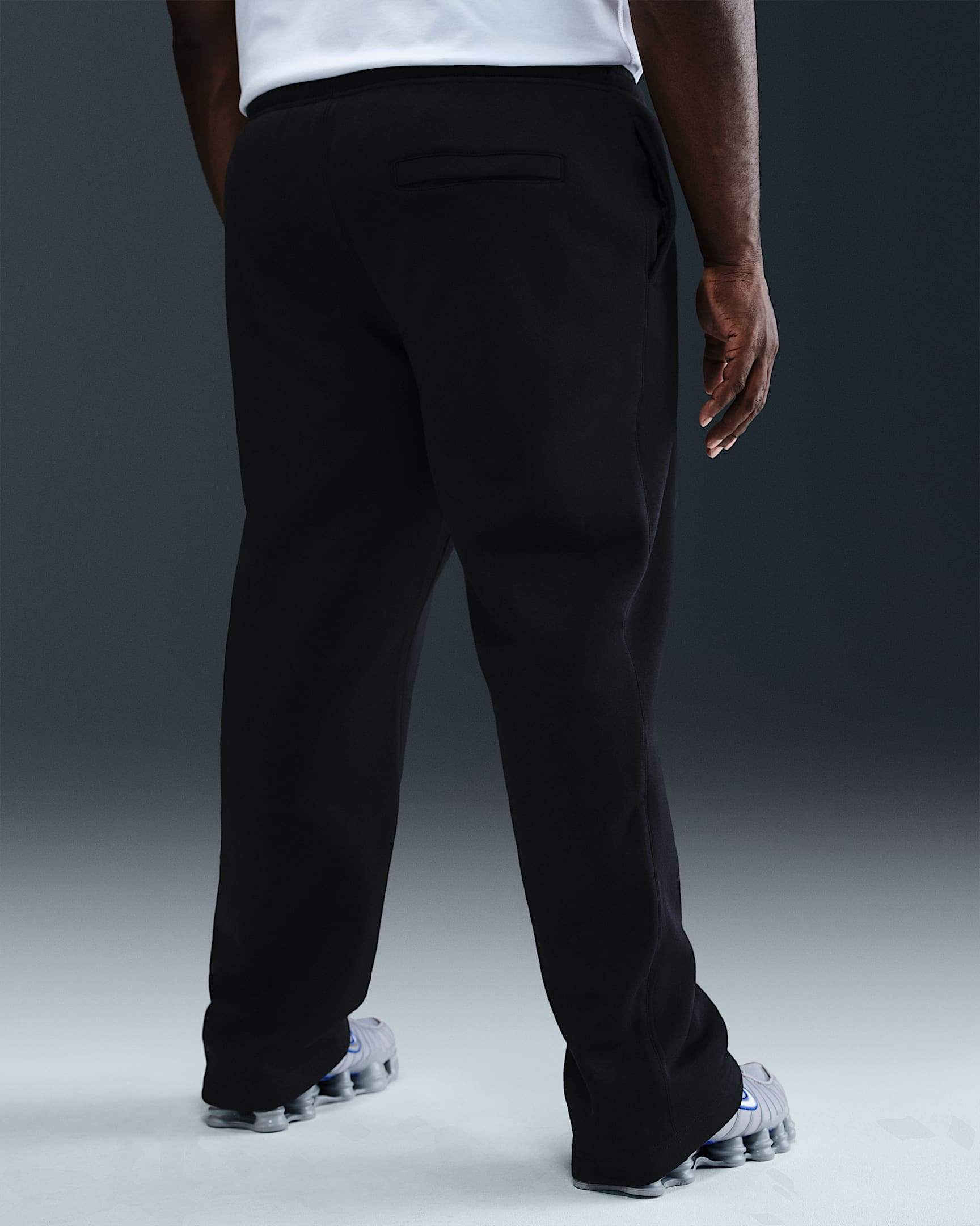 Club Pantaloni in fleece con orlo aperto FN3730 010 NIKE