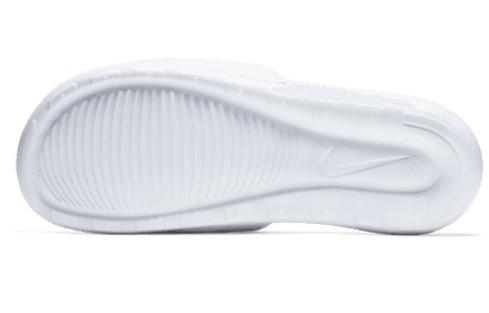 Victori One CN9675 100 NIKE
