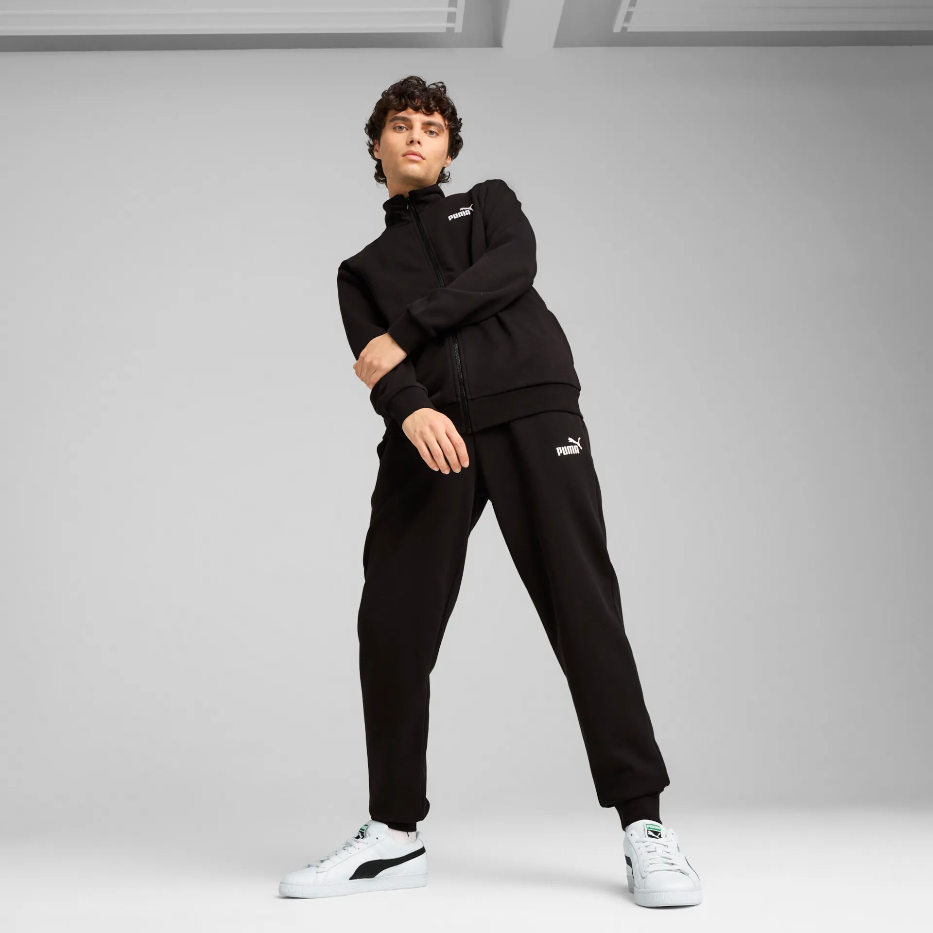 Ess Sweat Suit Tr 684848 01 PUMA