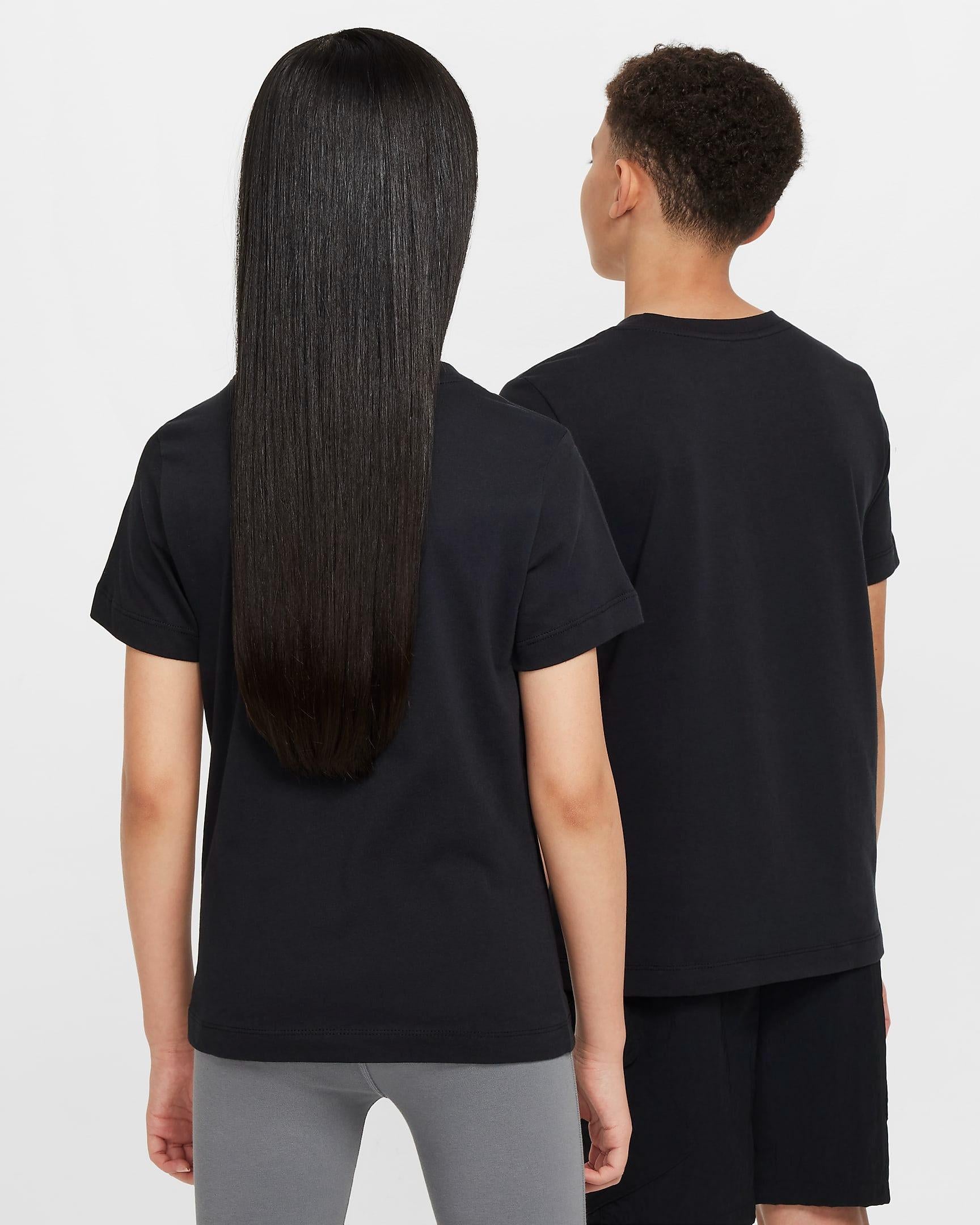 Nike Sportswear<BR/>T-shirt FZ5178 010 NIKE