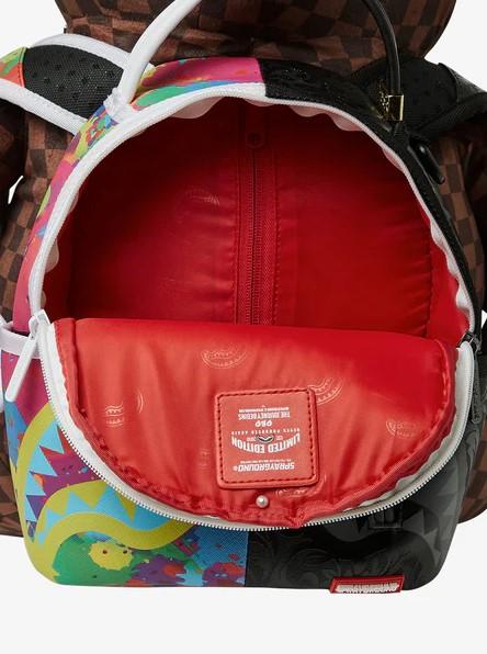 Bear wearing 910B6312NSZ UNI SPRAYGROUND