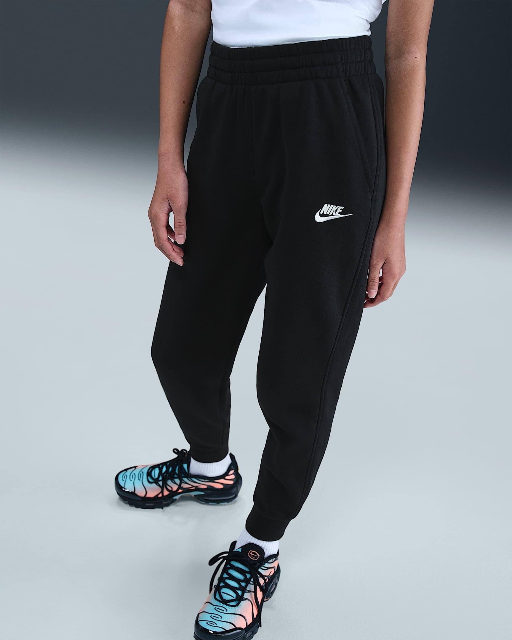 Sportswear Club Fleece<BR/>Tuta con cappuccio HQ9318 010 NIKE