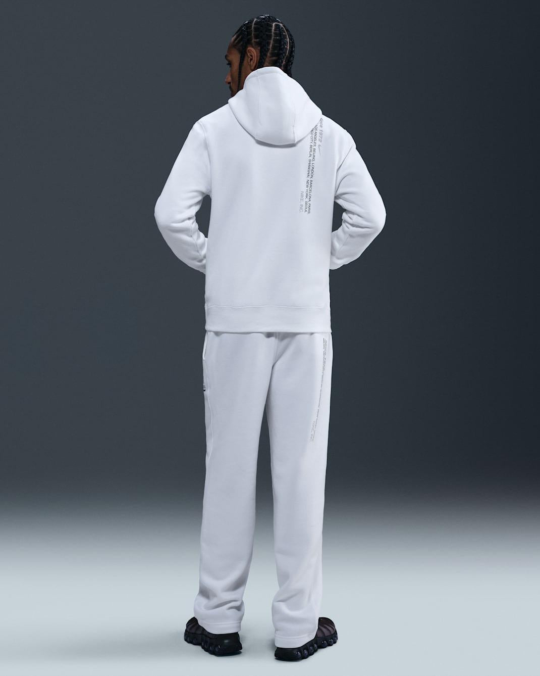 Sportswear Club<BR/>Men's Tracksuit IM8321 100 NIKE
