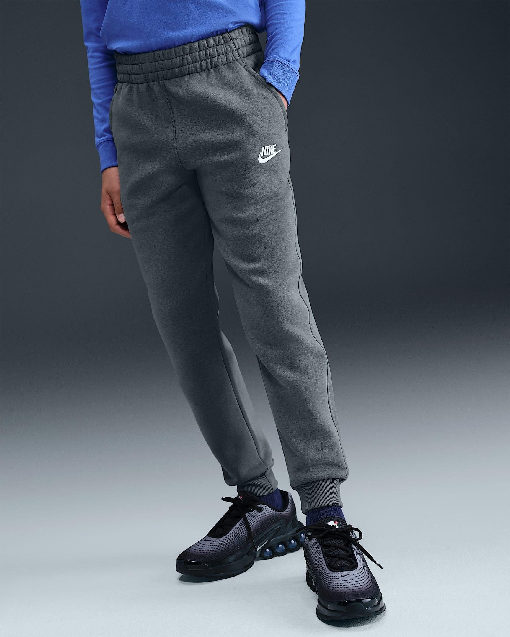 Sportswear Club Fleece<BR/>Tuta con cappuccio HQ9318 084 NIKE