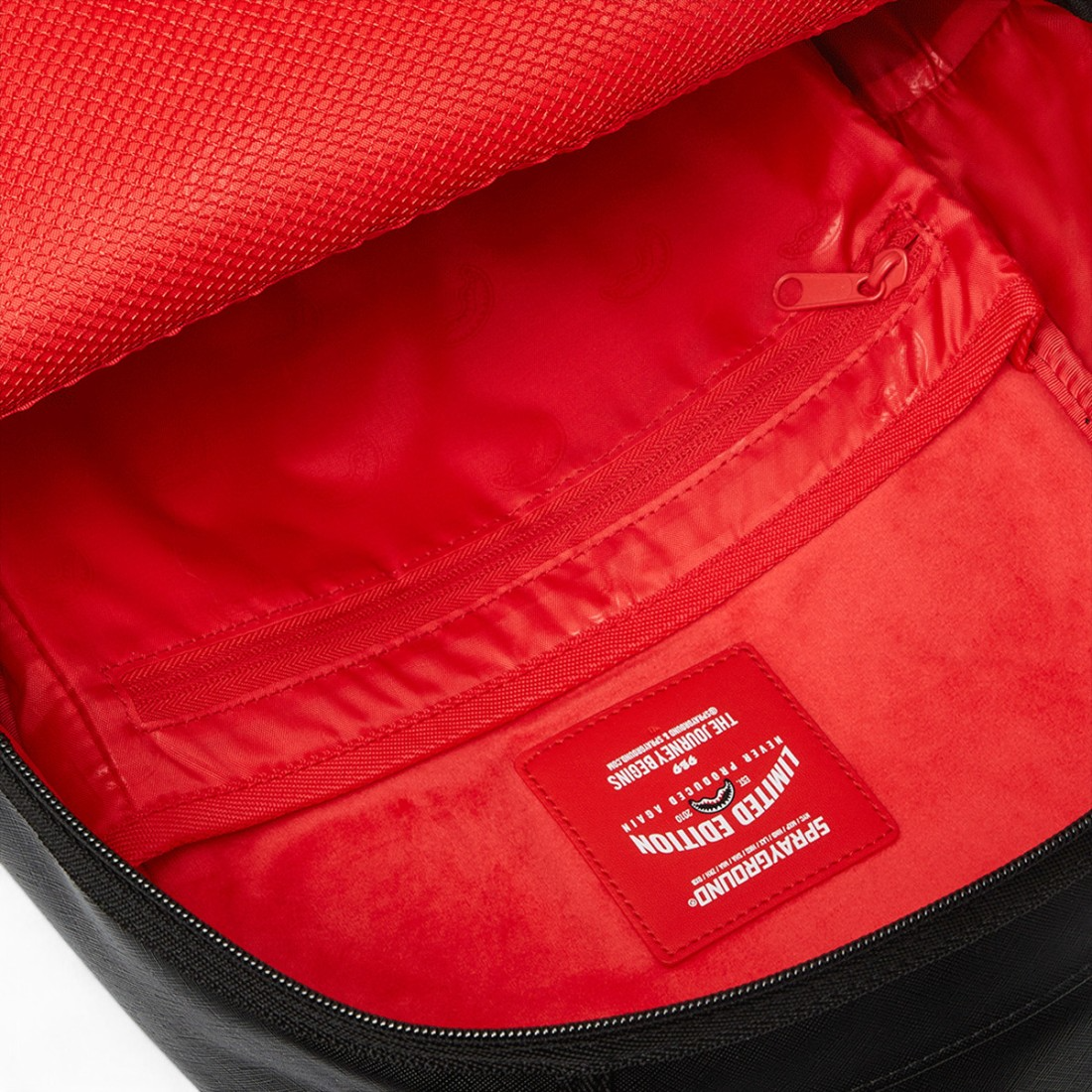Shark Central Lax 910B8116NSZ UNI SPRAYGROUND