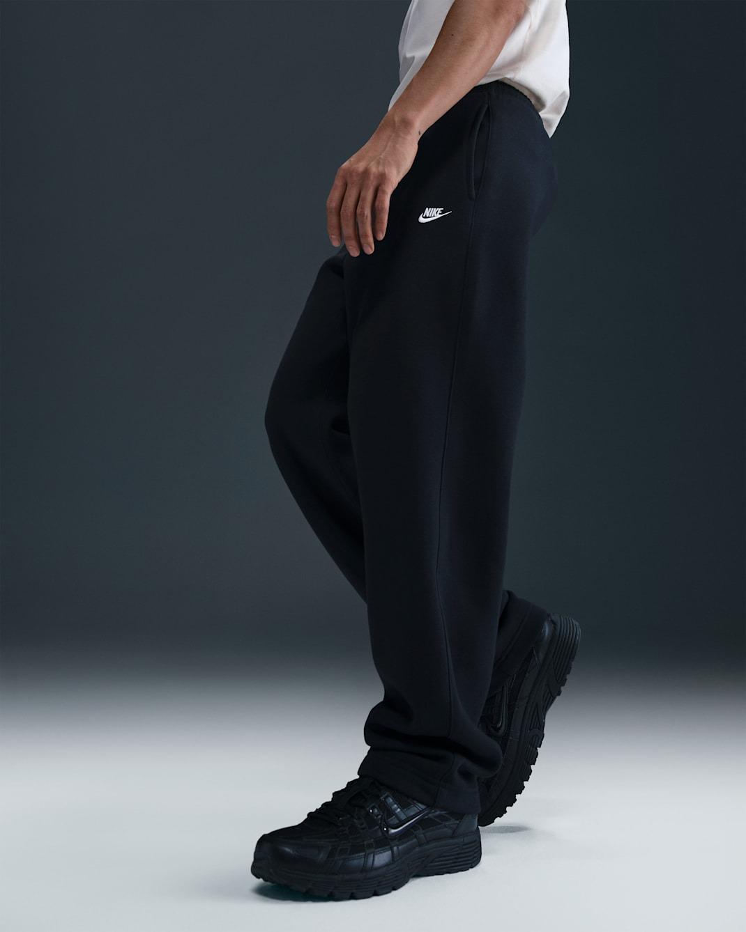 Club Pantaloni in fleece con orlo aperto FN3730- 010 NIKE