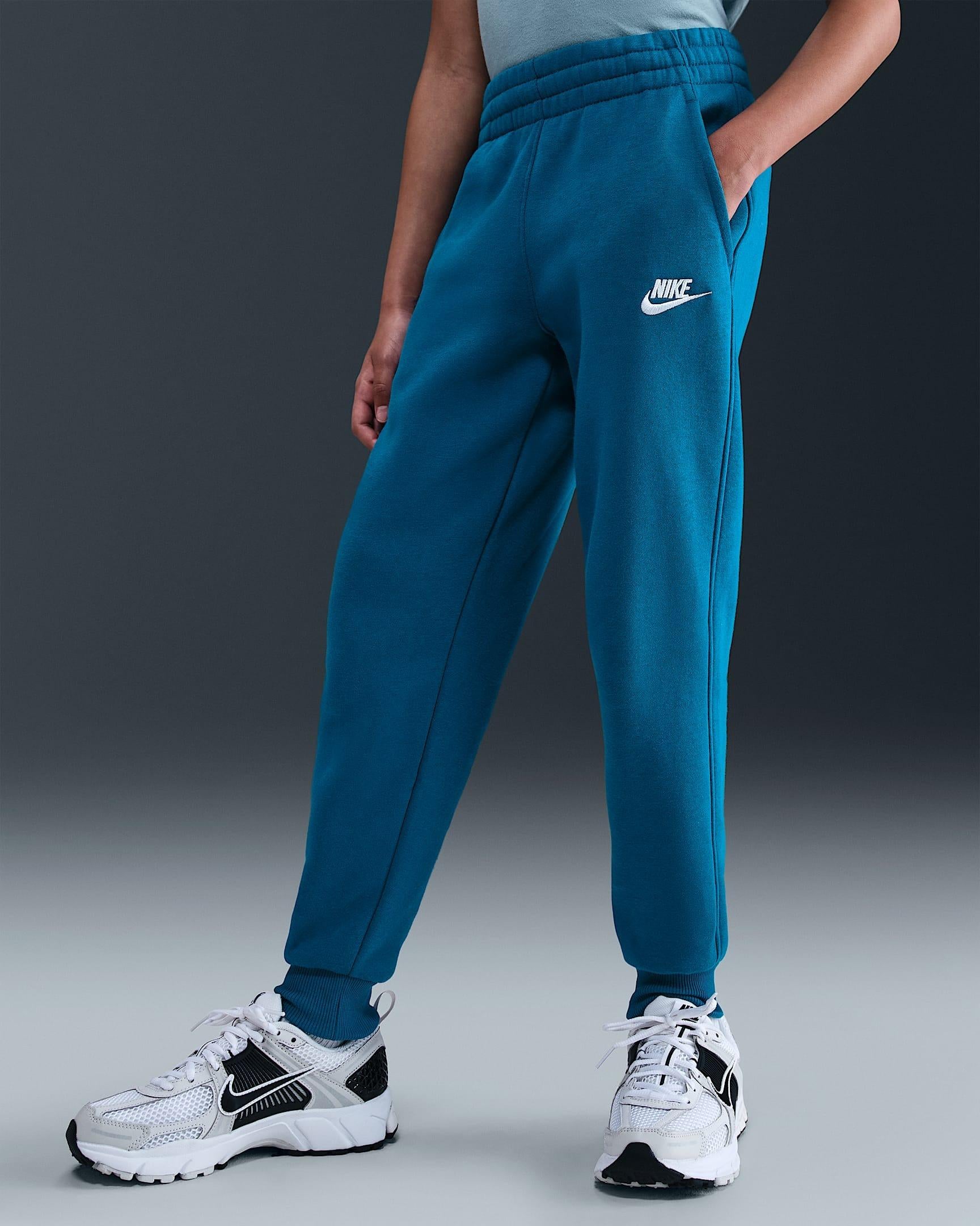 Sportswear Club Fleece<BR/>Tuta con cappuccio HQ9318 301 NIKE