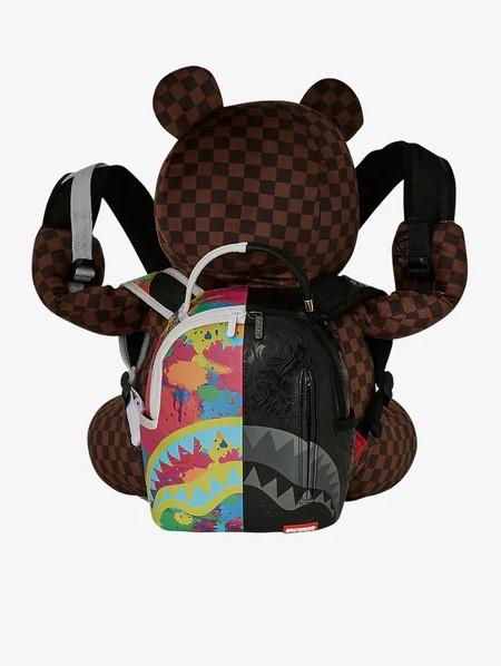 Bear wearing 910B6312NSZ UNI SPRAYGROUND