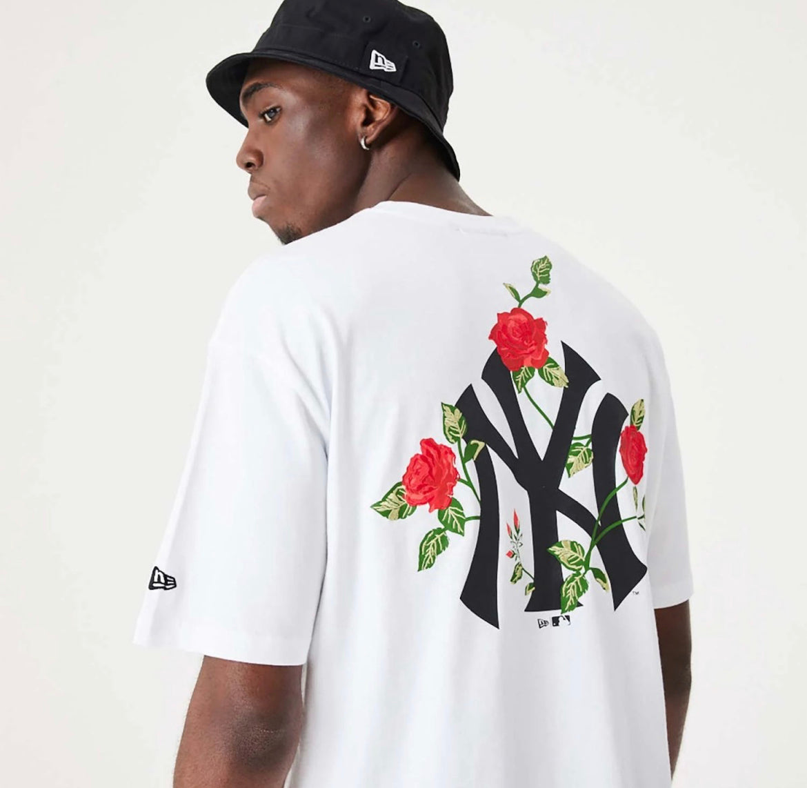 Camiseta con estampado floral MLB