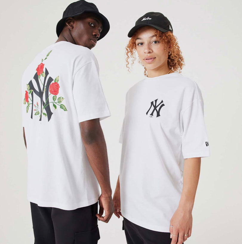 Camiseta con estampado floral MLB