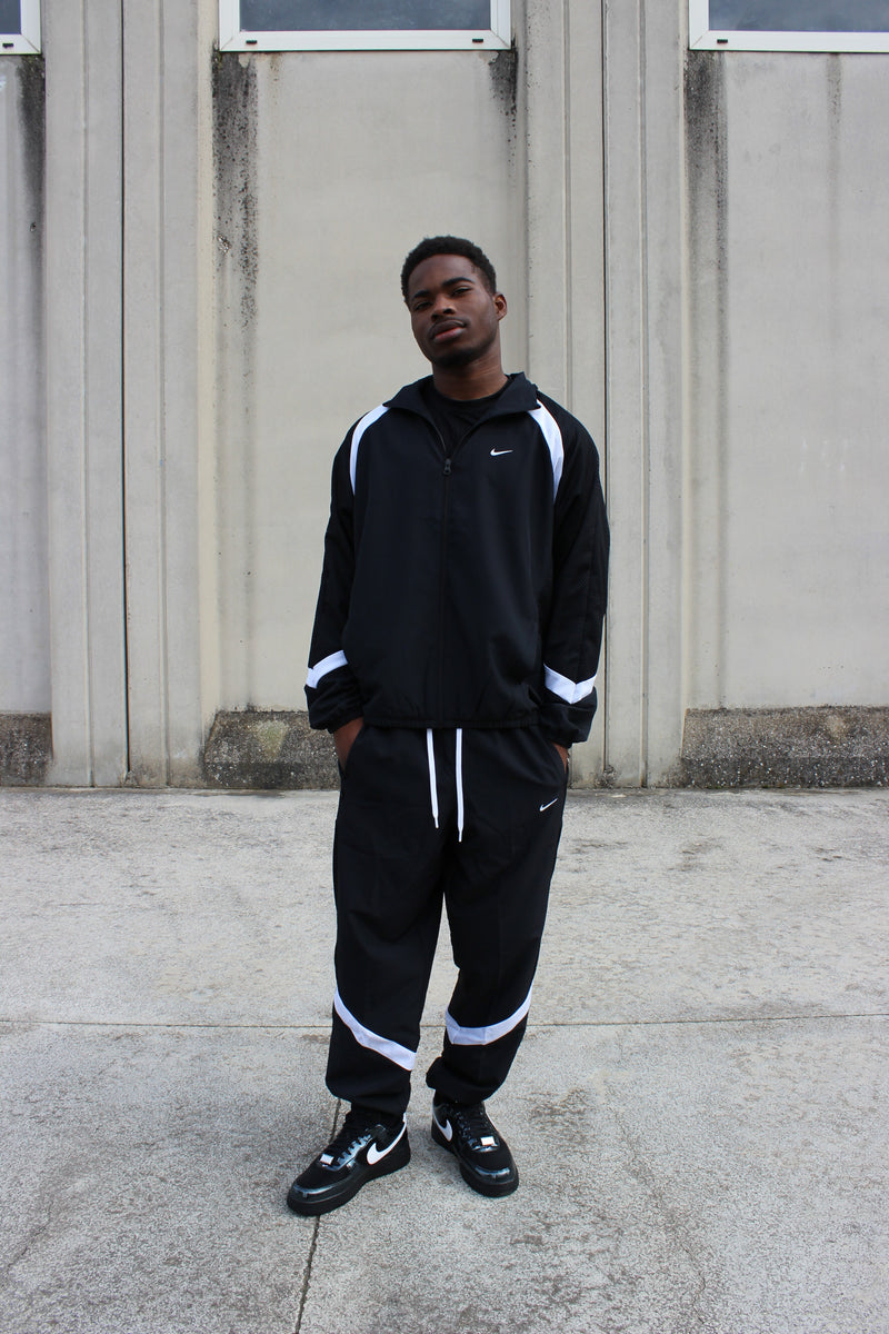 Tracksuit Icon