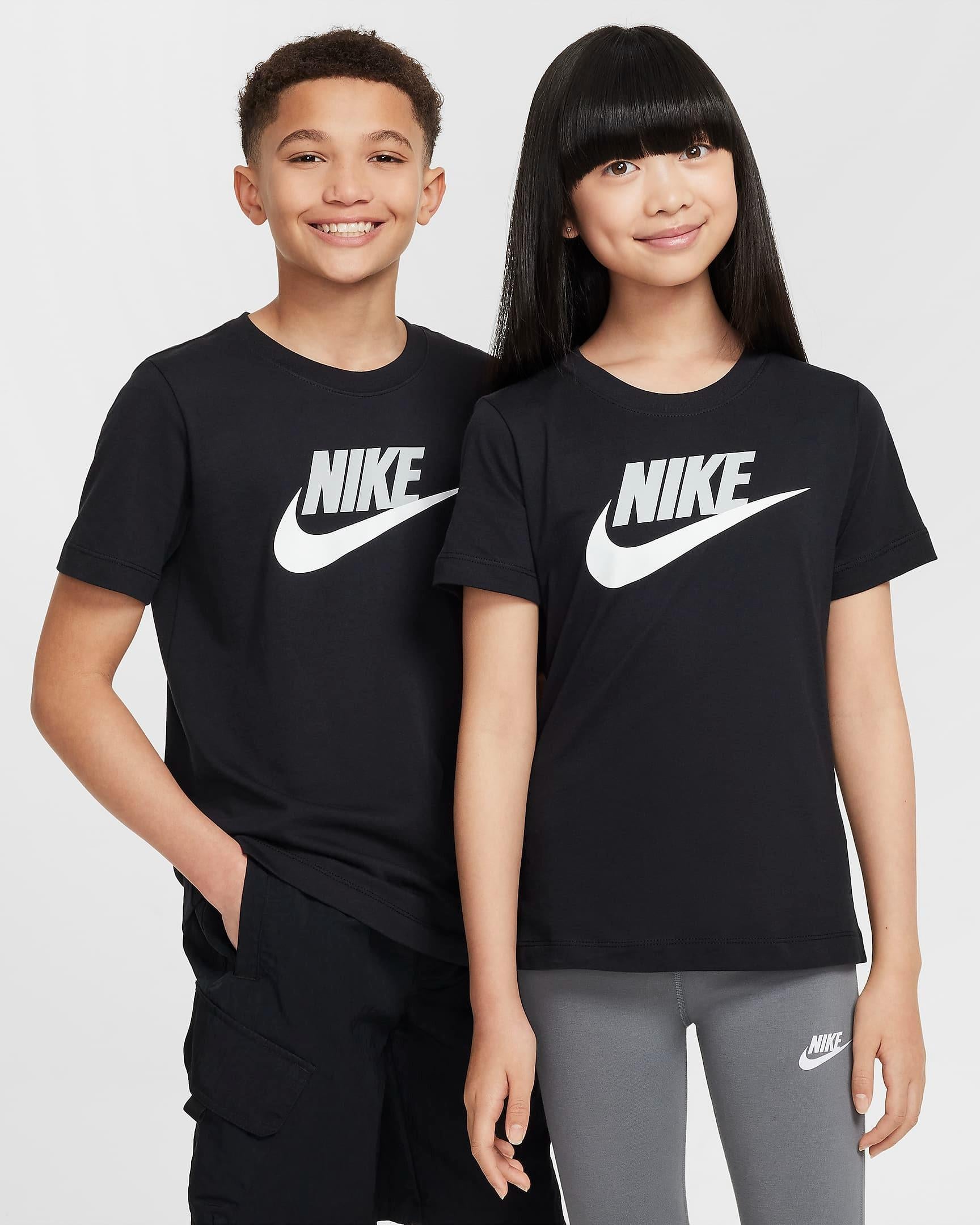 Nike Sportswear<BR/>T-shirt FZ5178 010 NIKE 