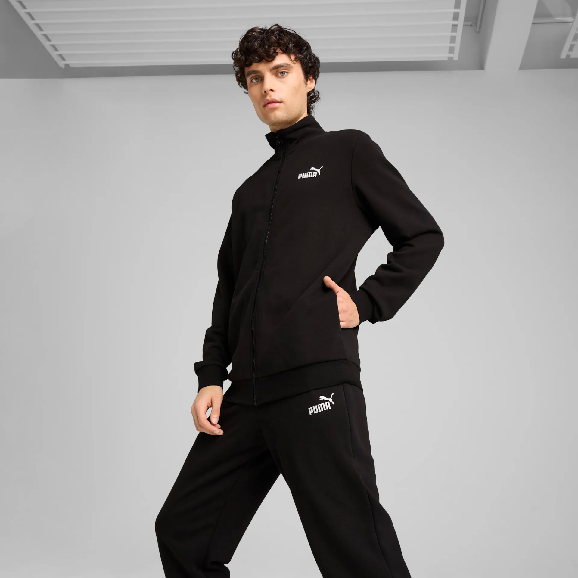 Ess Sweat Suit Tr 684848 01 PUMA 