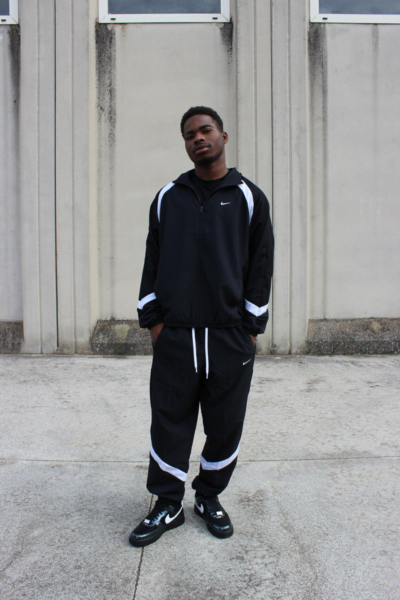 Tracksuit Icon