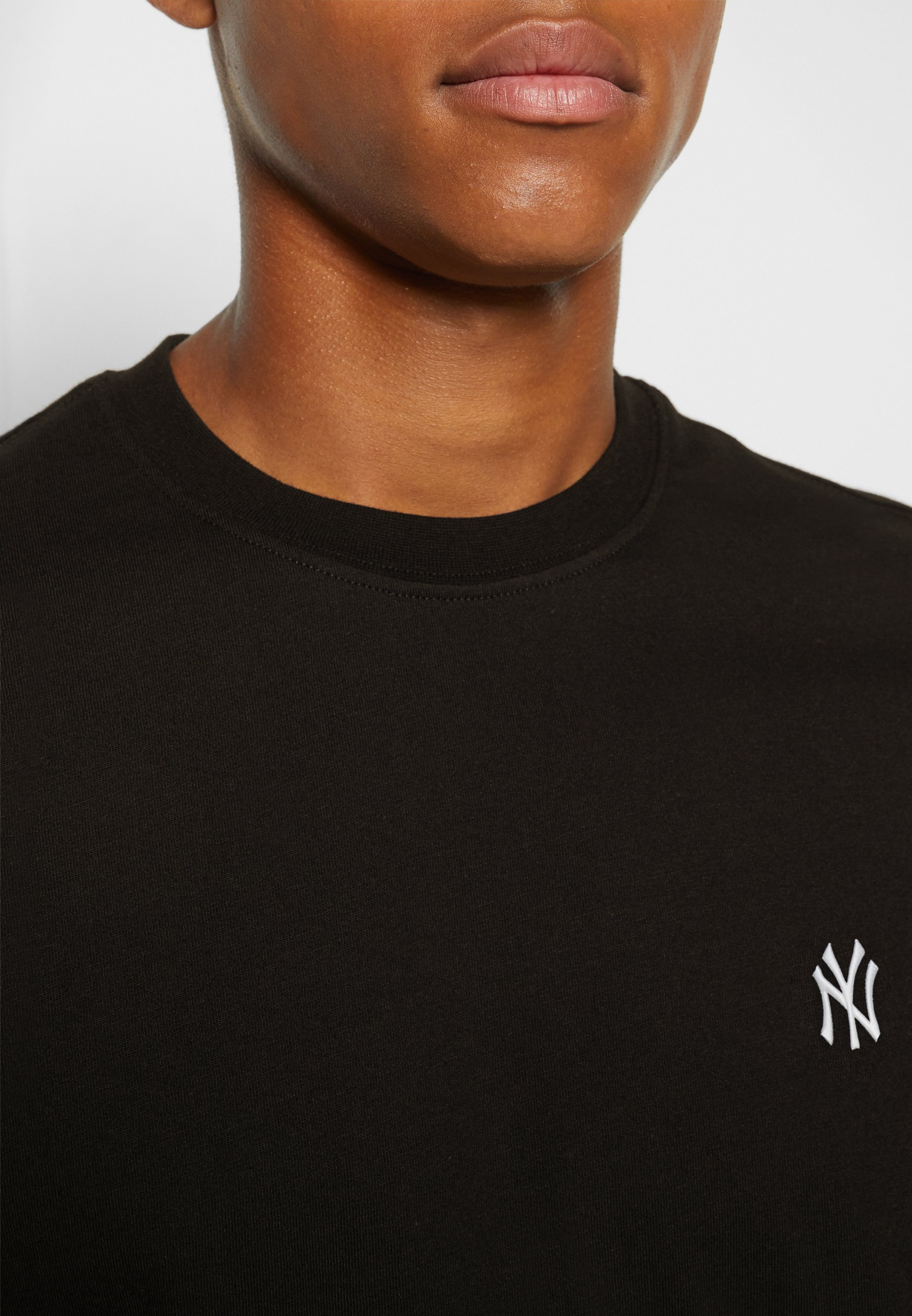 T-shirt Base Runner Emb Echo Tee New York Yankees BB017TEMBRT562256 JET B 47 BRAND 