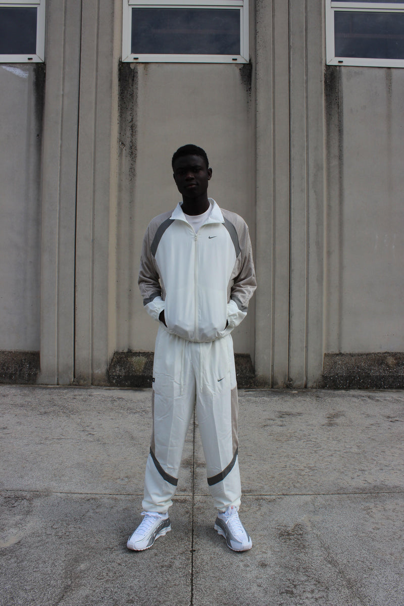 Tracksuit Icon