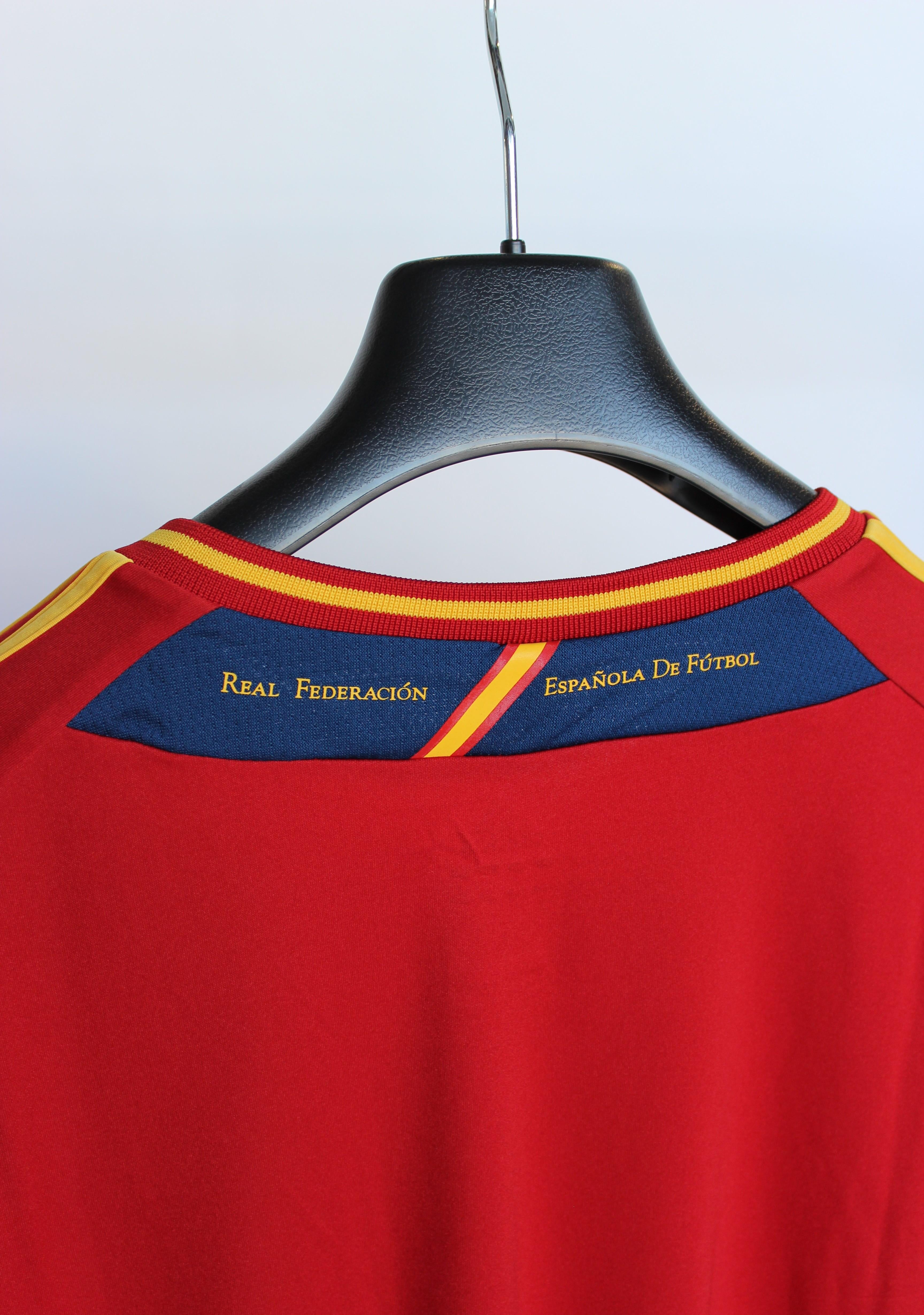 Maglia nei colori Home della Spagna. FEF H JSY SPAGNA ADIDAS 