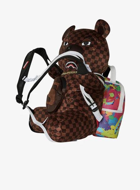 Bear wearing 910B6312NSZ UNI SPRAYGROUND 