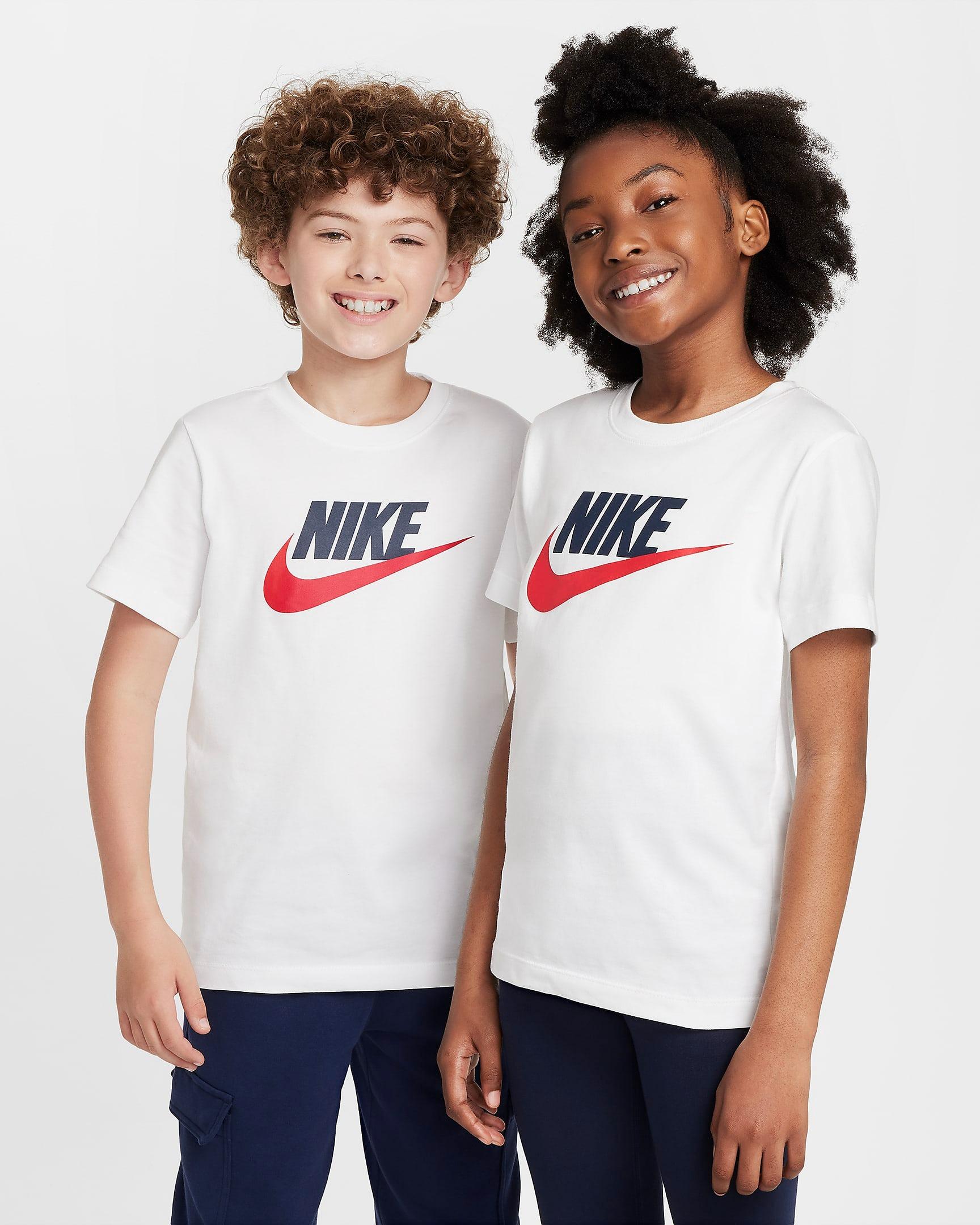 Nike Sportswear<BR/>T-shirt FZ5178 100 NIKE 