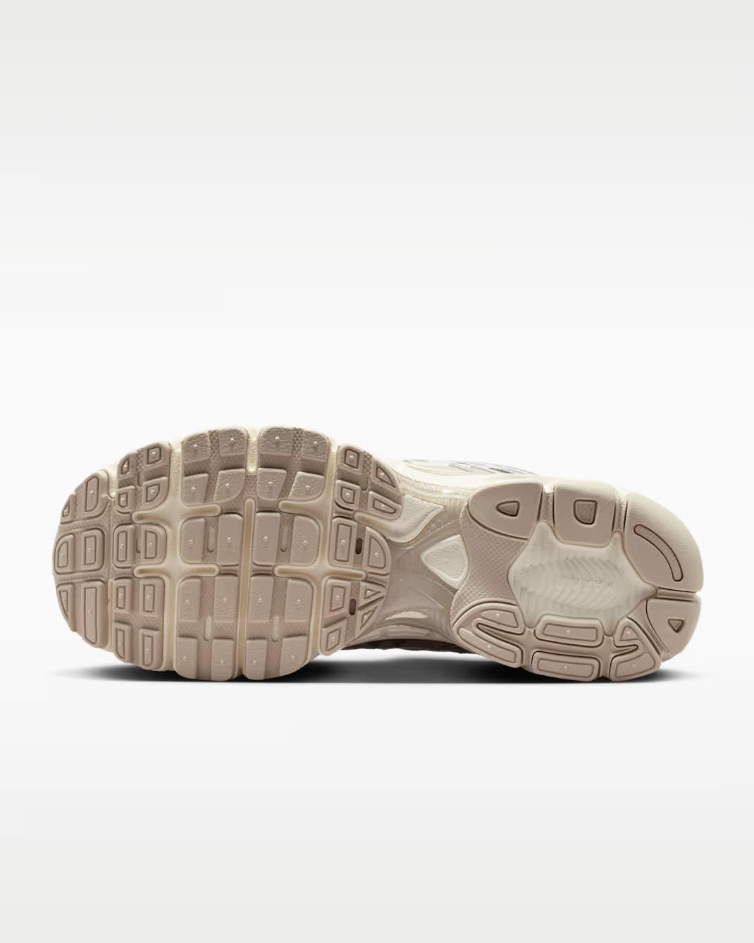 Nike Air Max Moto 2K HQ2056 108 NIKE 