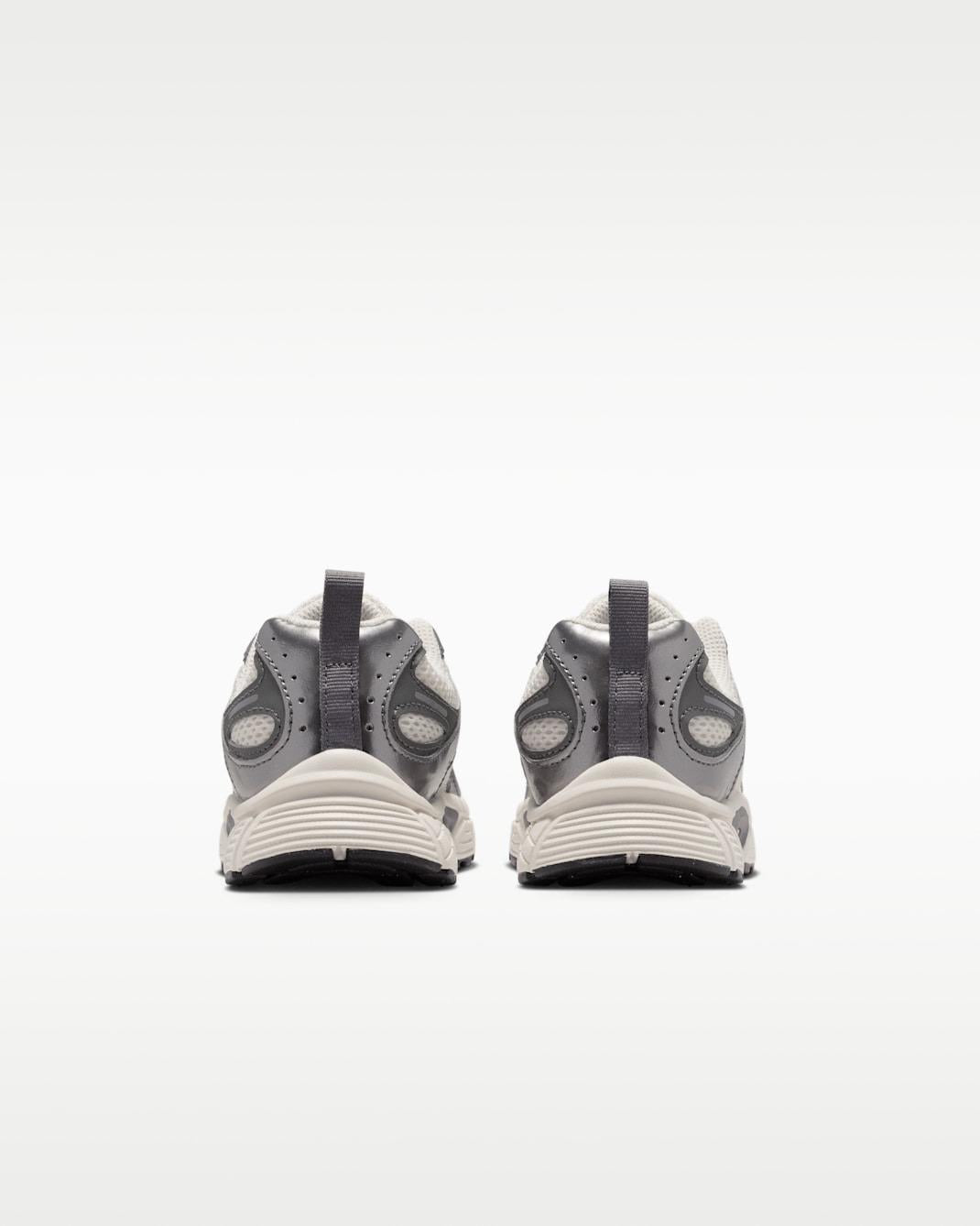 V5 Runner HQ6412 003 NIKE 