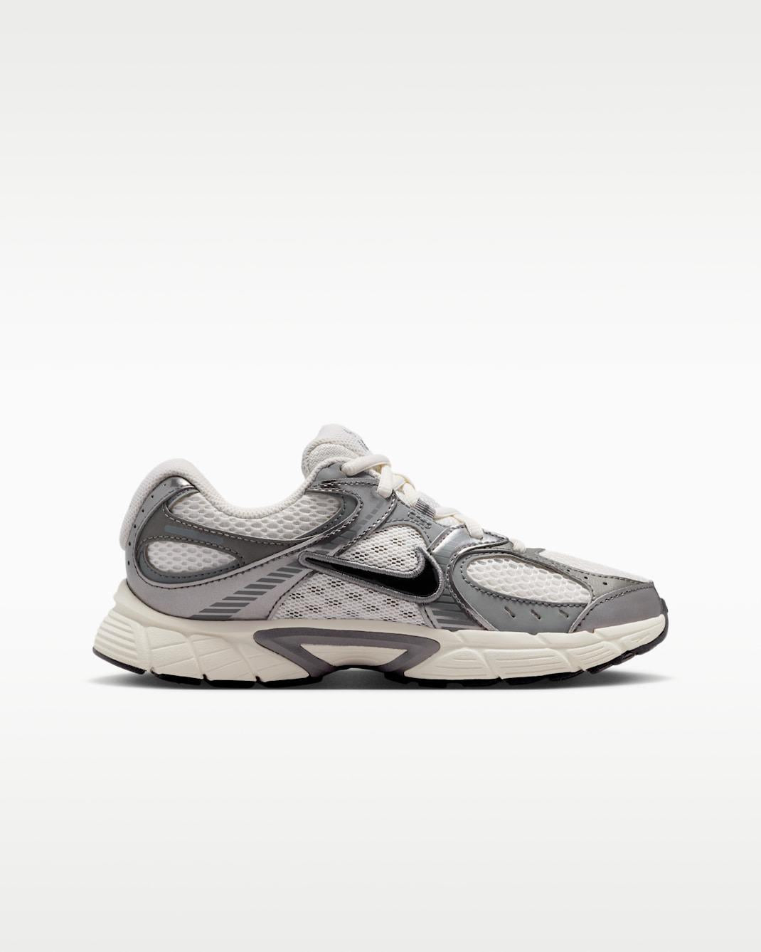 V5 Rnr (GS) HQ6411 003 NIKE 