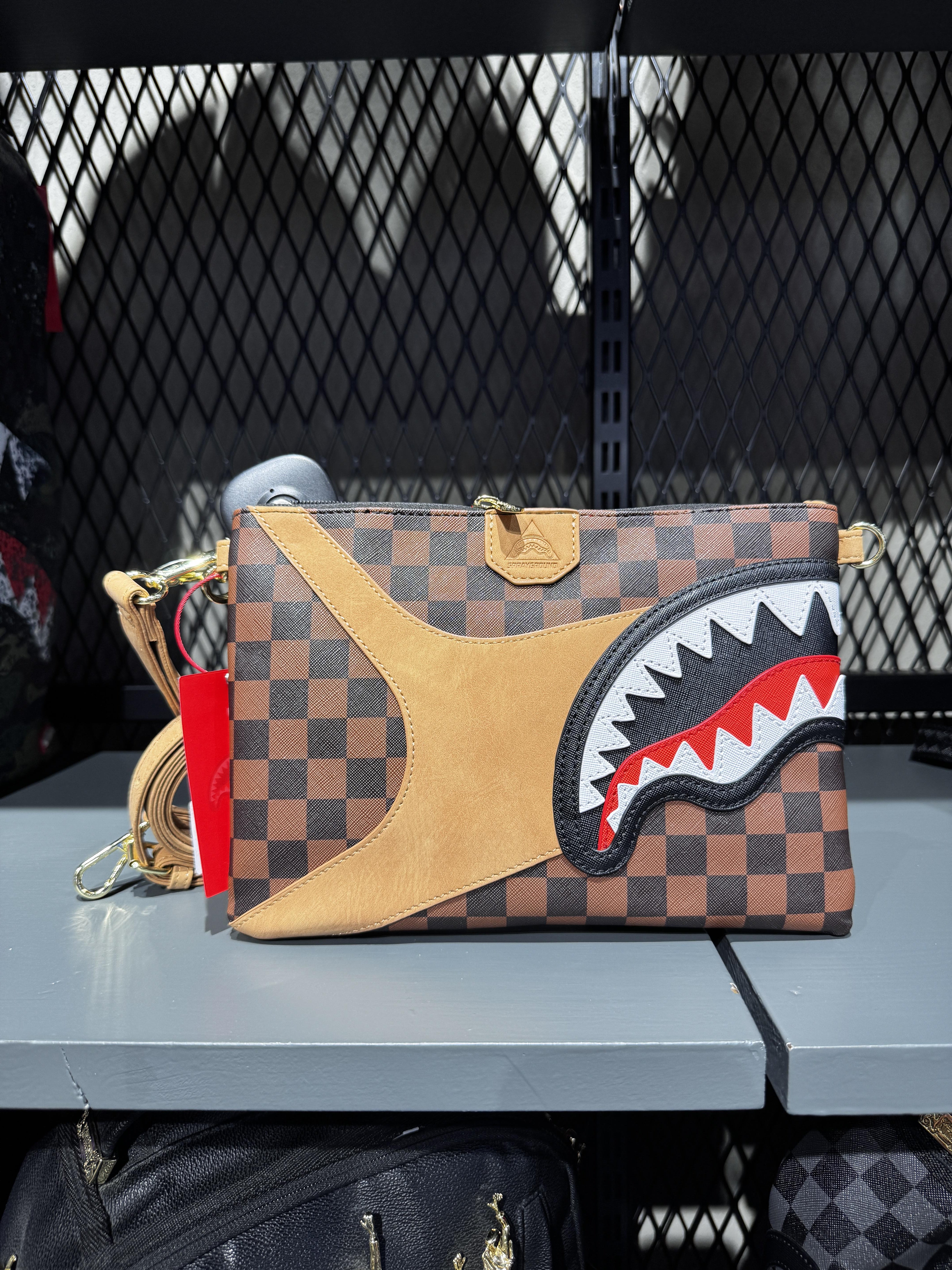 Hennyville Crossover Clutch 910B7994 NSZ SPRAYGROUND 