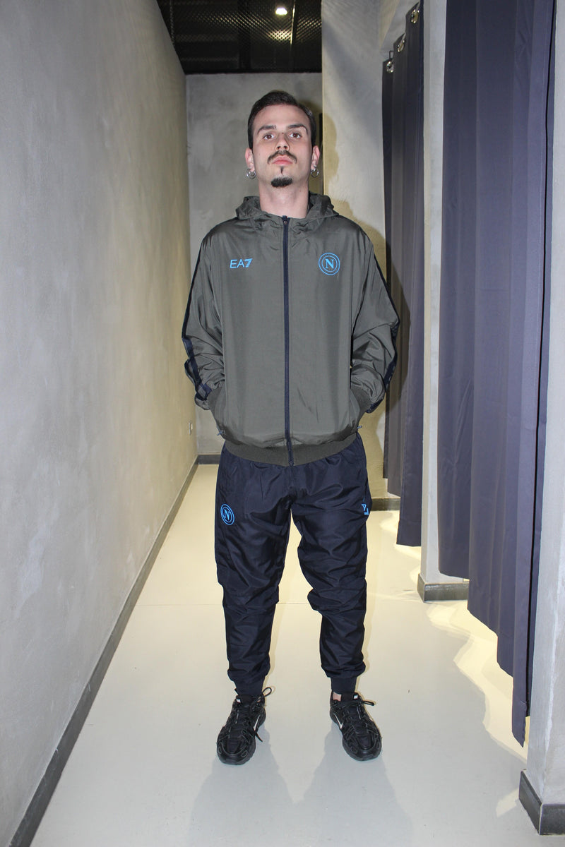 Tuta nylon con cappuccio