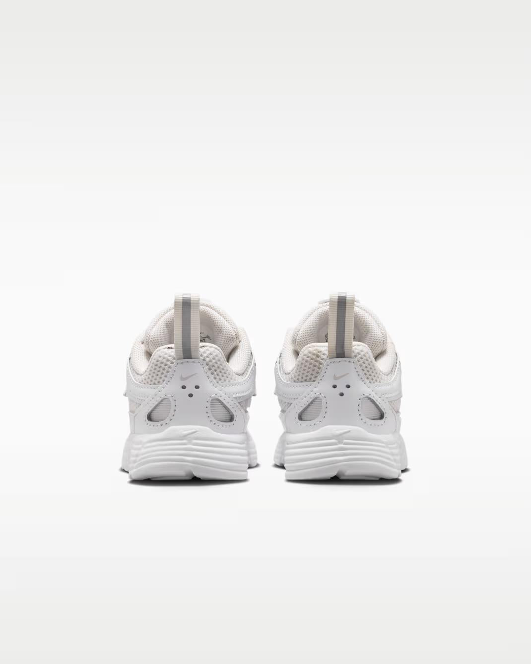 Nike P-6000 IO4646 017 NIKE 