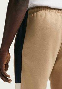 Sportswear Club HV1165 297 NIKE 