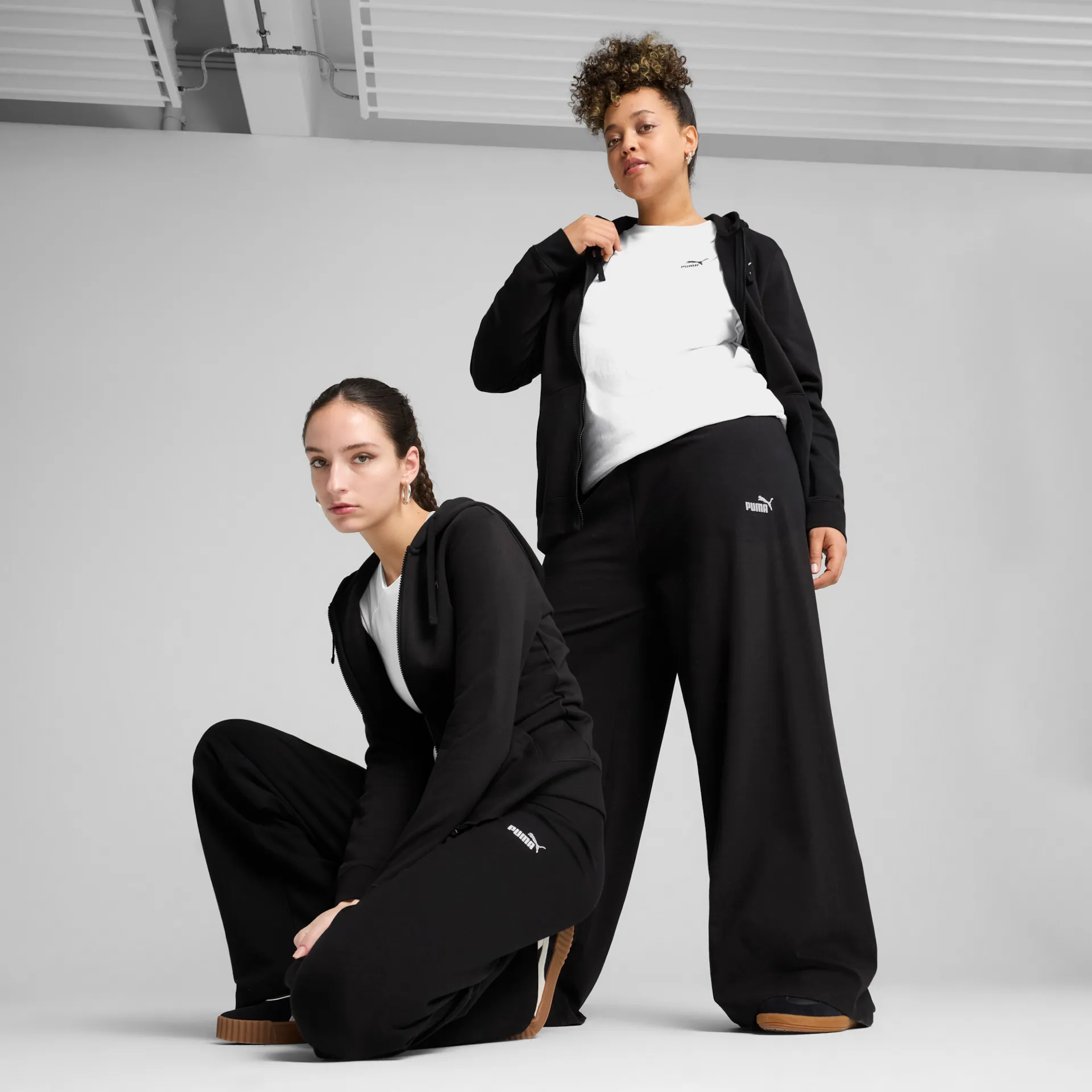 ESS Logo High-Waist Leggings 682428 01 PUMA 