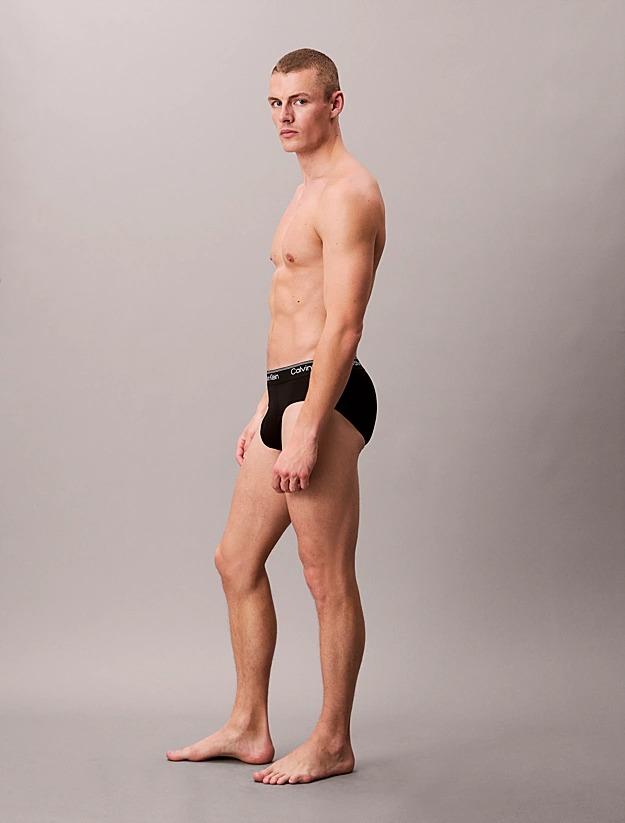 Slip con vestibilità a livello dei fianchi in confezione da 3 - Microfibre Stretch LV00NB4408 UB1 CALVIN KLEIN 
