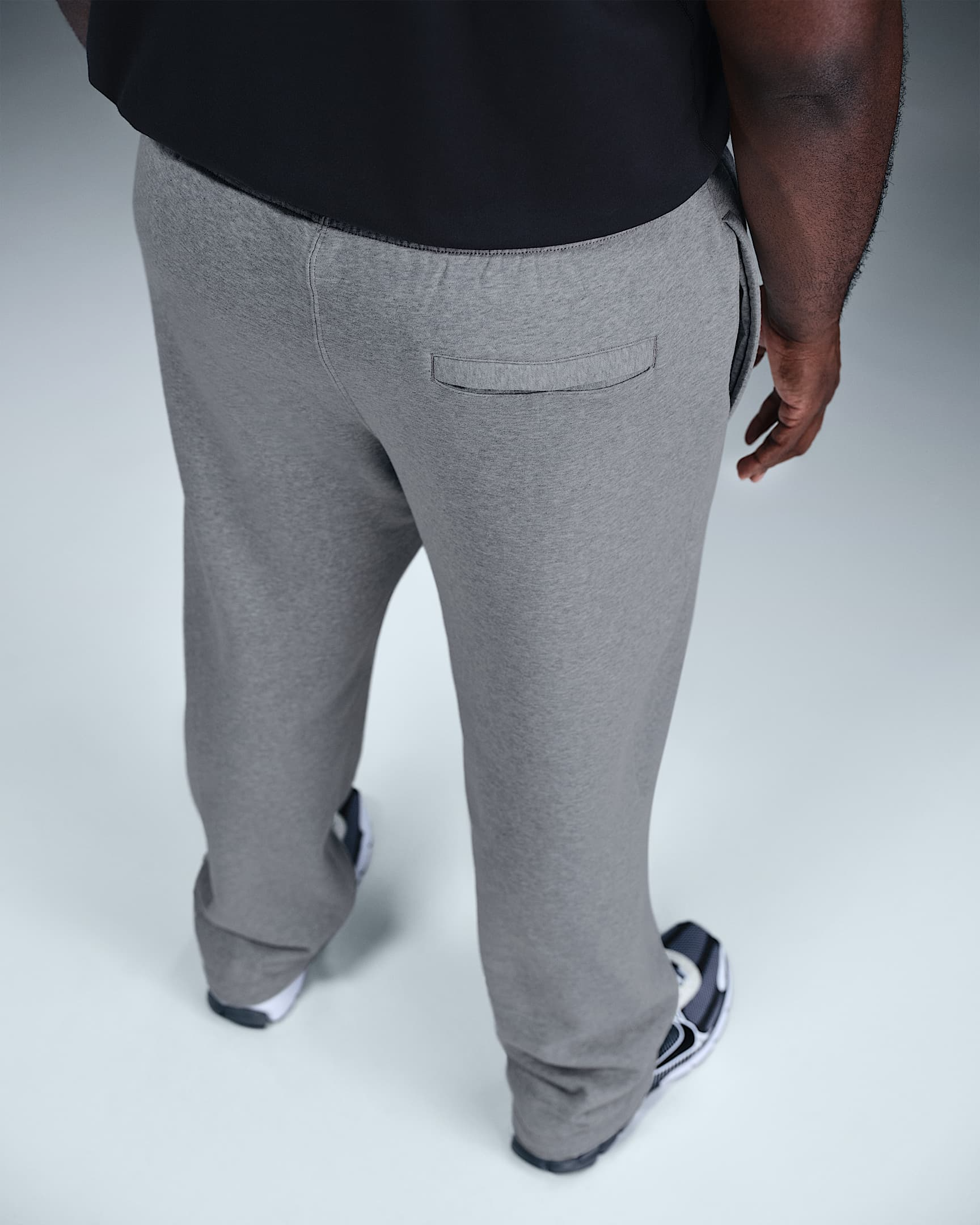 Club Pantaloni in fleece con orlo aperto FN3730 063 NIKE 